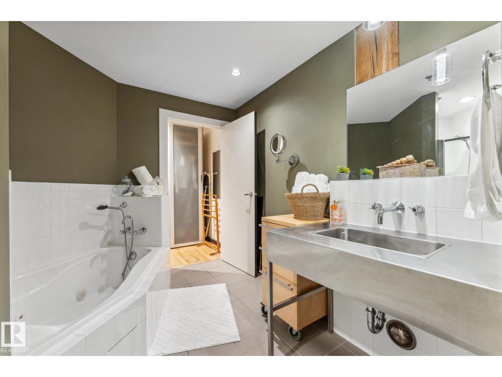 #302 10169 104 ST NW - 32