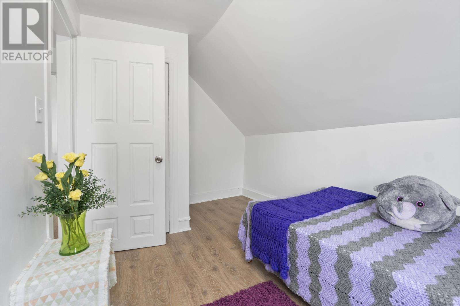 100 GRANVILLE STREET - 16