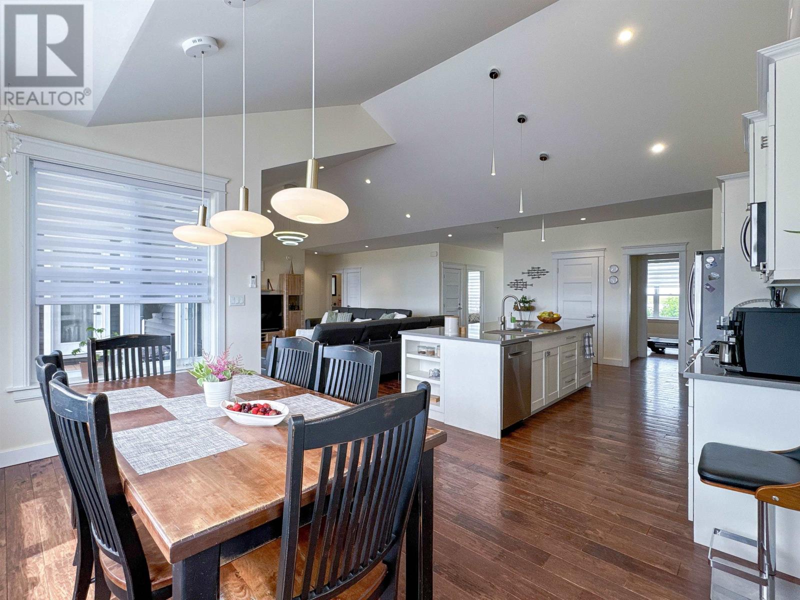 23 PAGET CRESCENT - 19