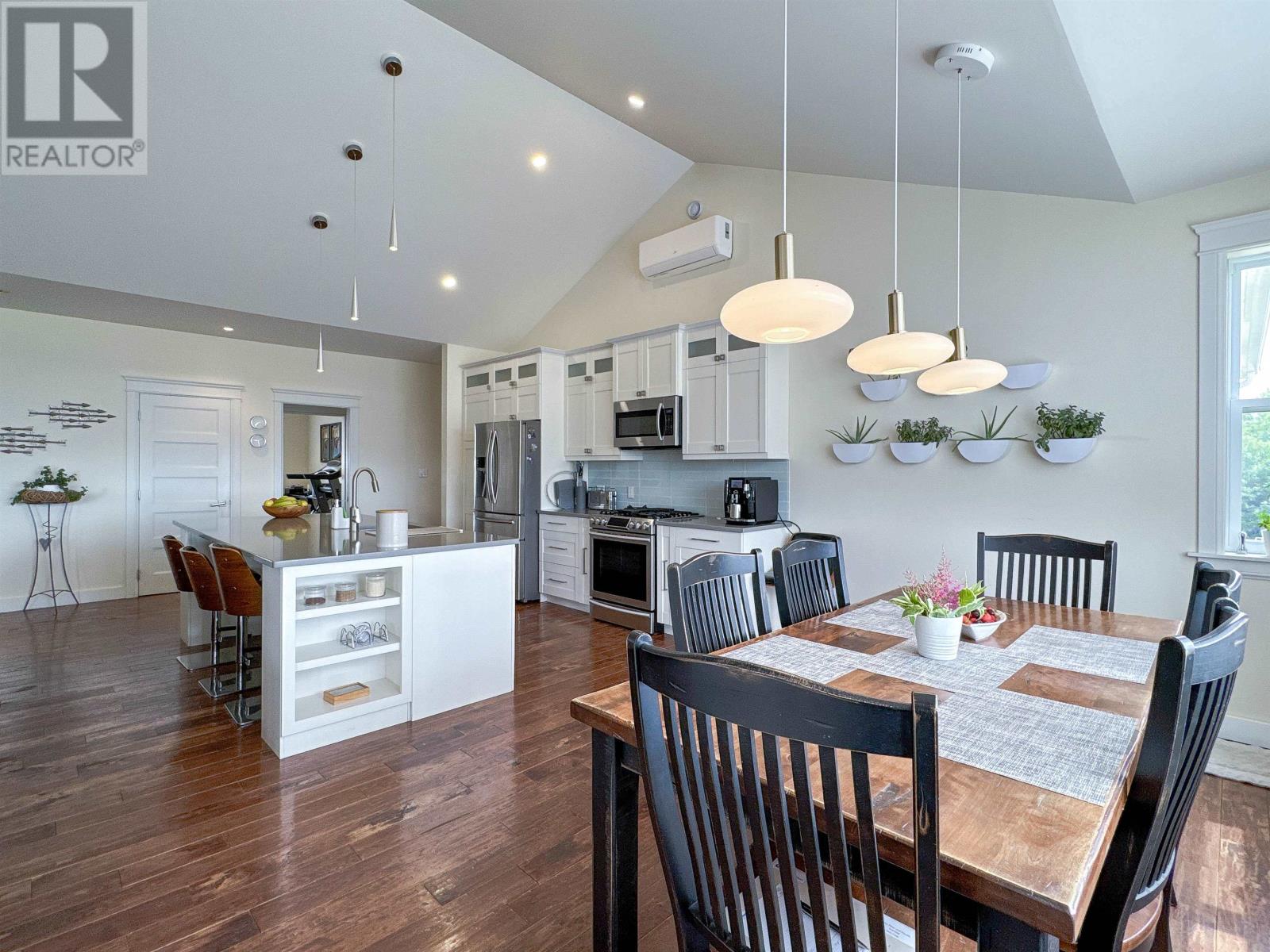 23 PAGET CRESCENT - 21