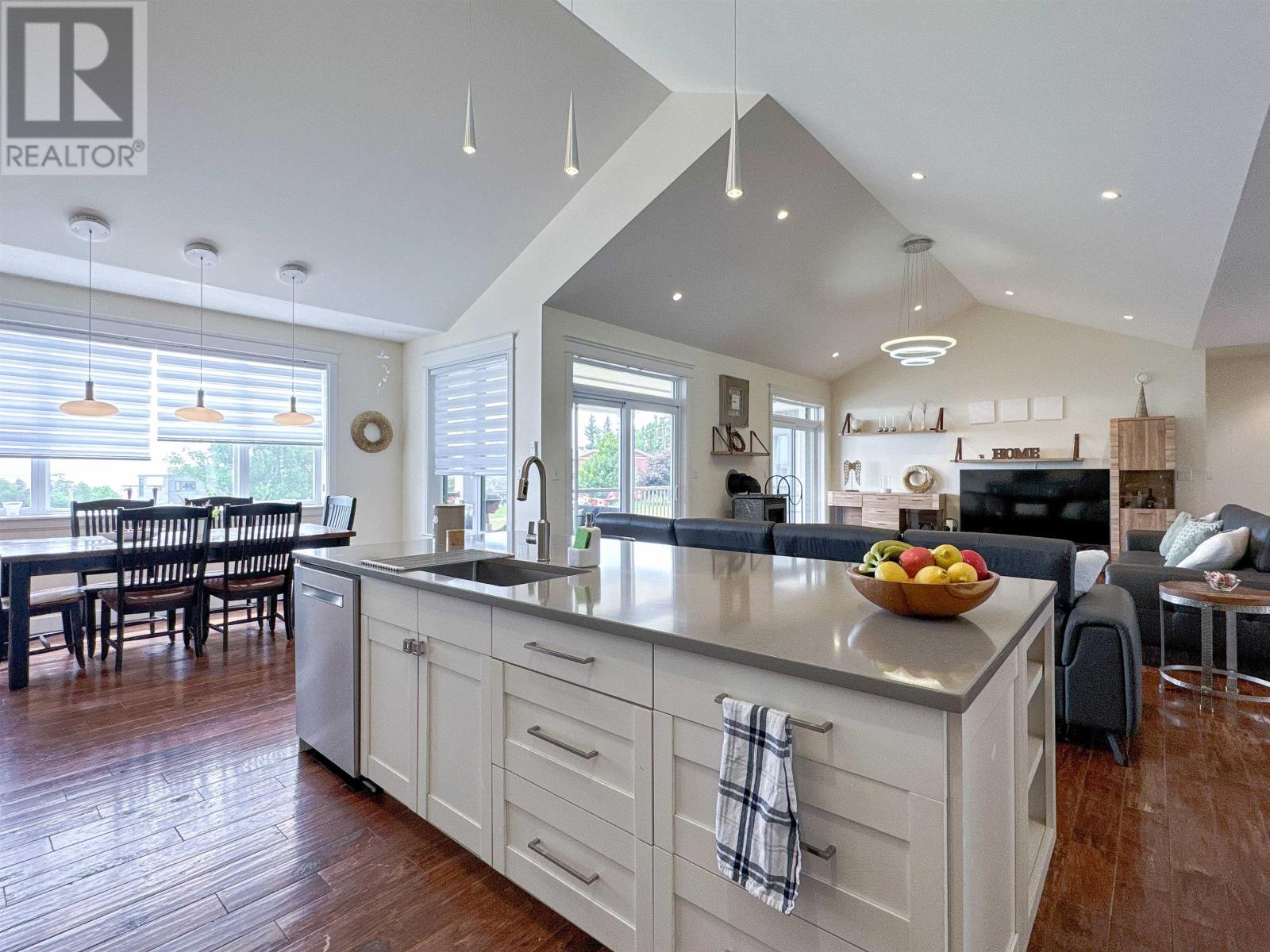 23 PAGET CRESCENT - 24