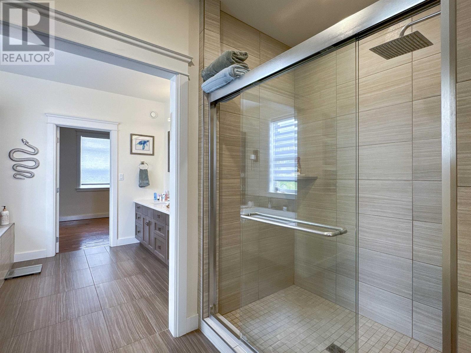 23 PAGET CRESCENT - 28