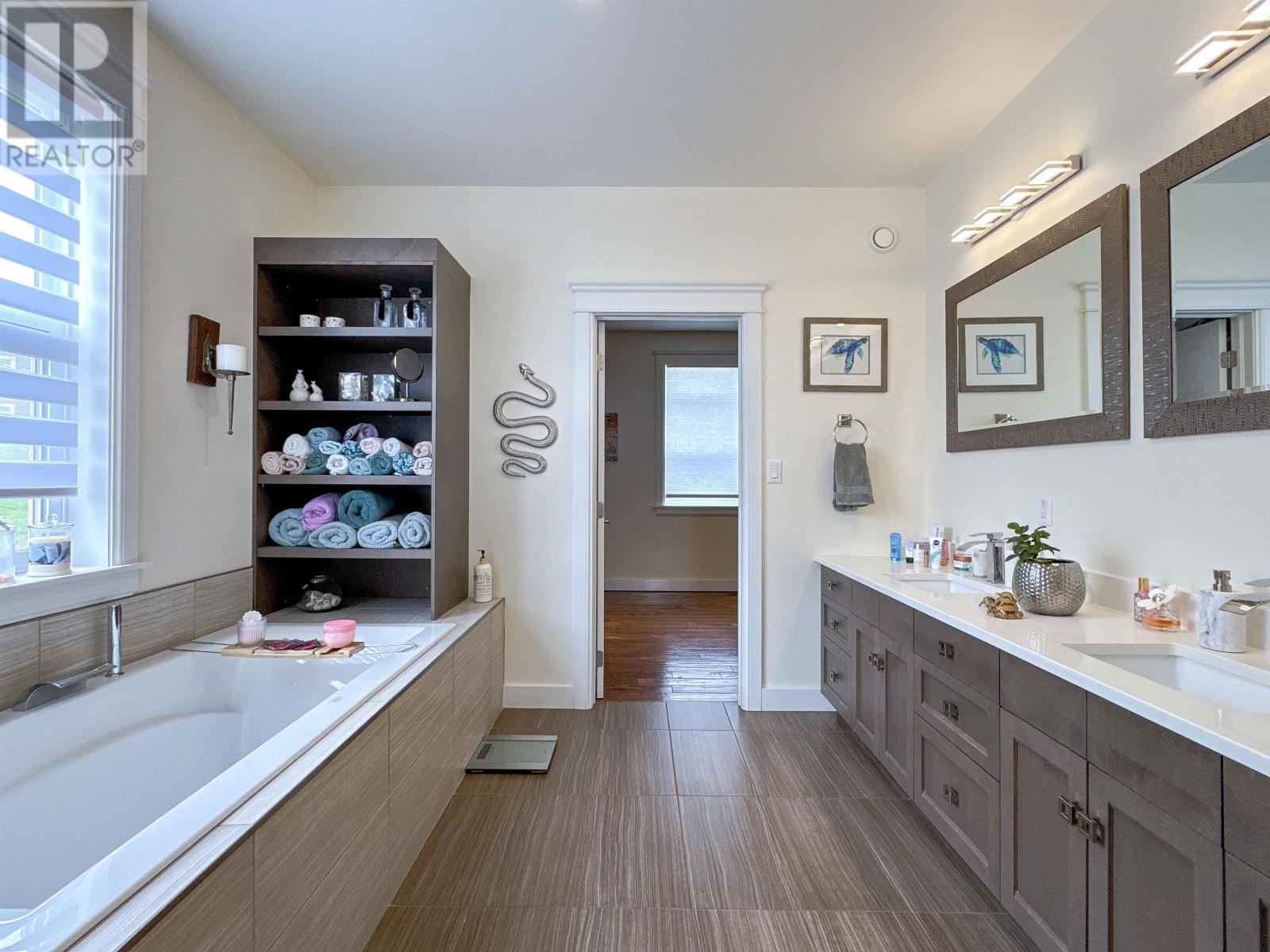 23 PAGET CRESCENT - 30