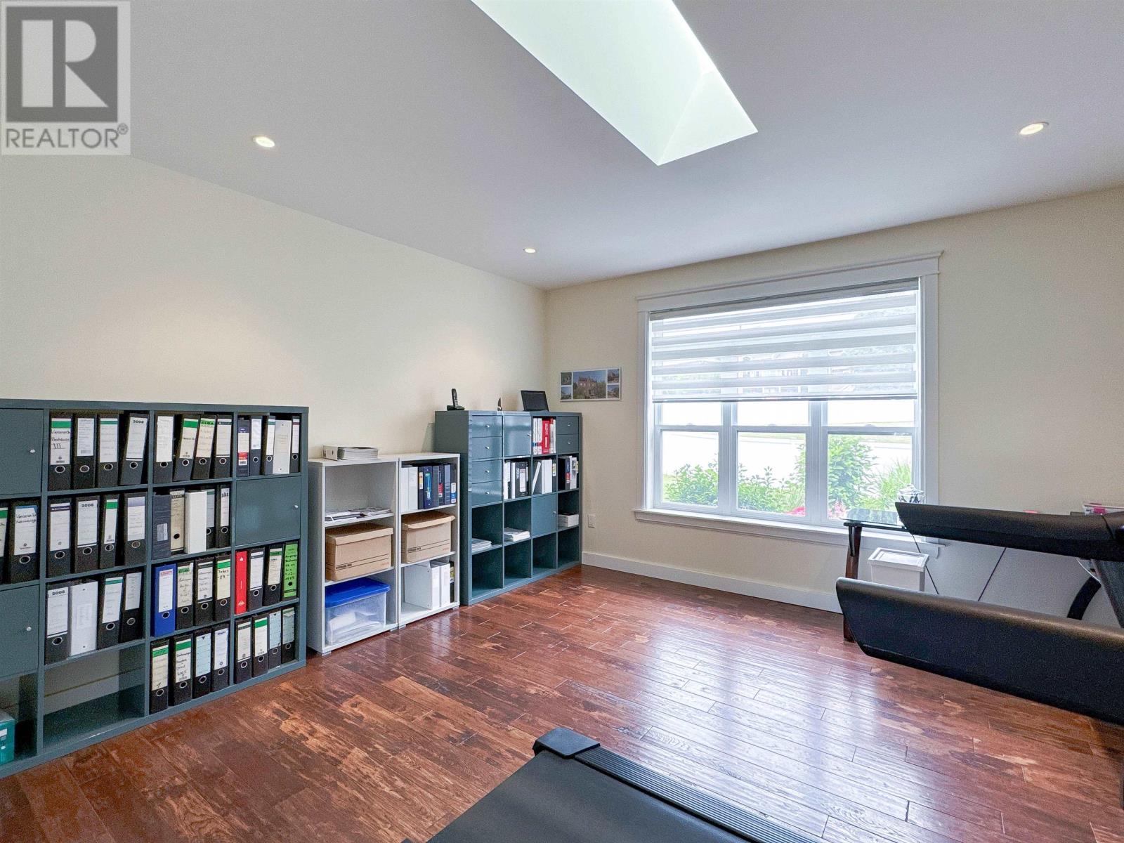 23 PAGET CRESCENT - 32