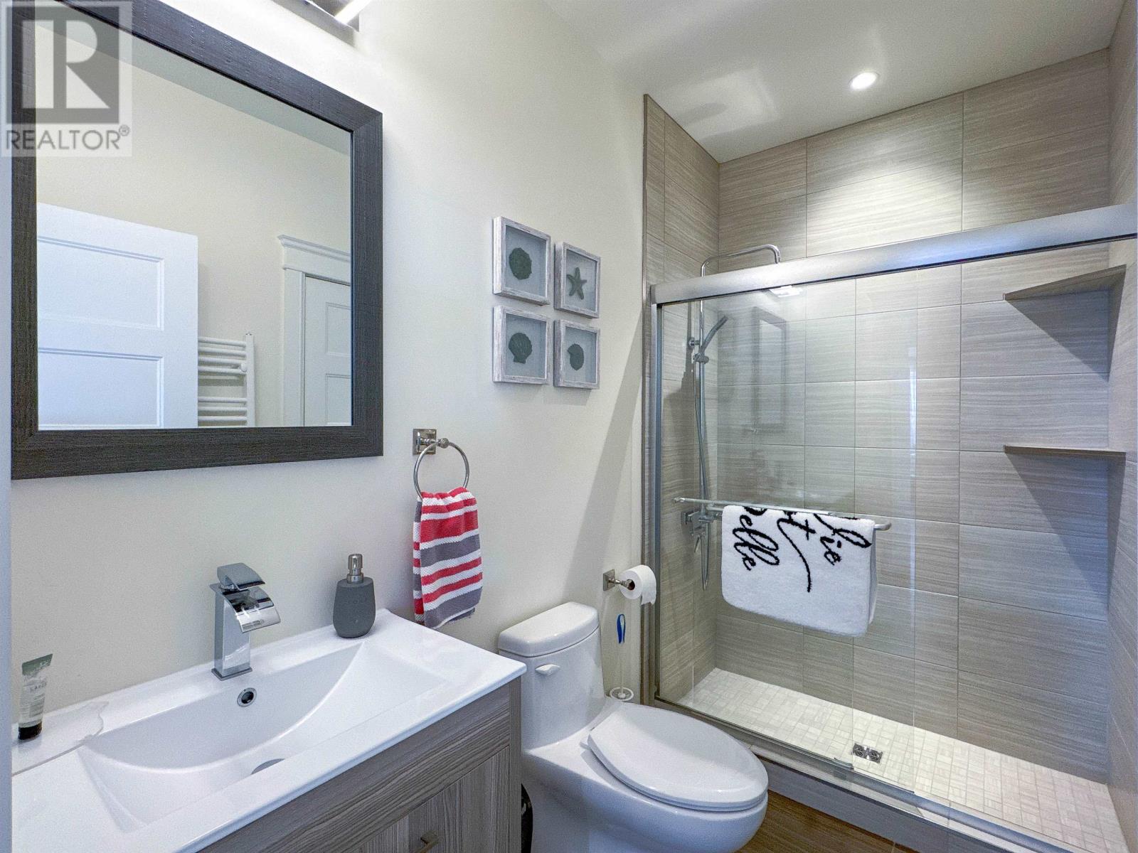 23 PAGET CRESCENT - 34