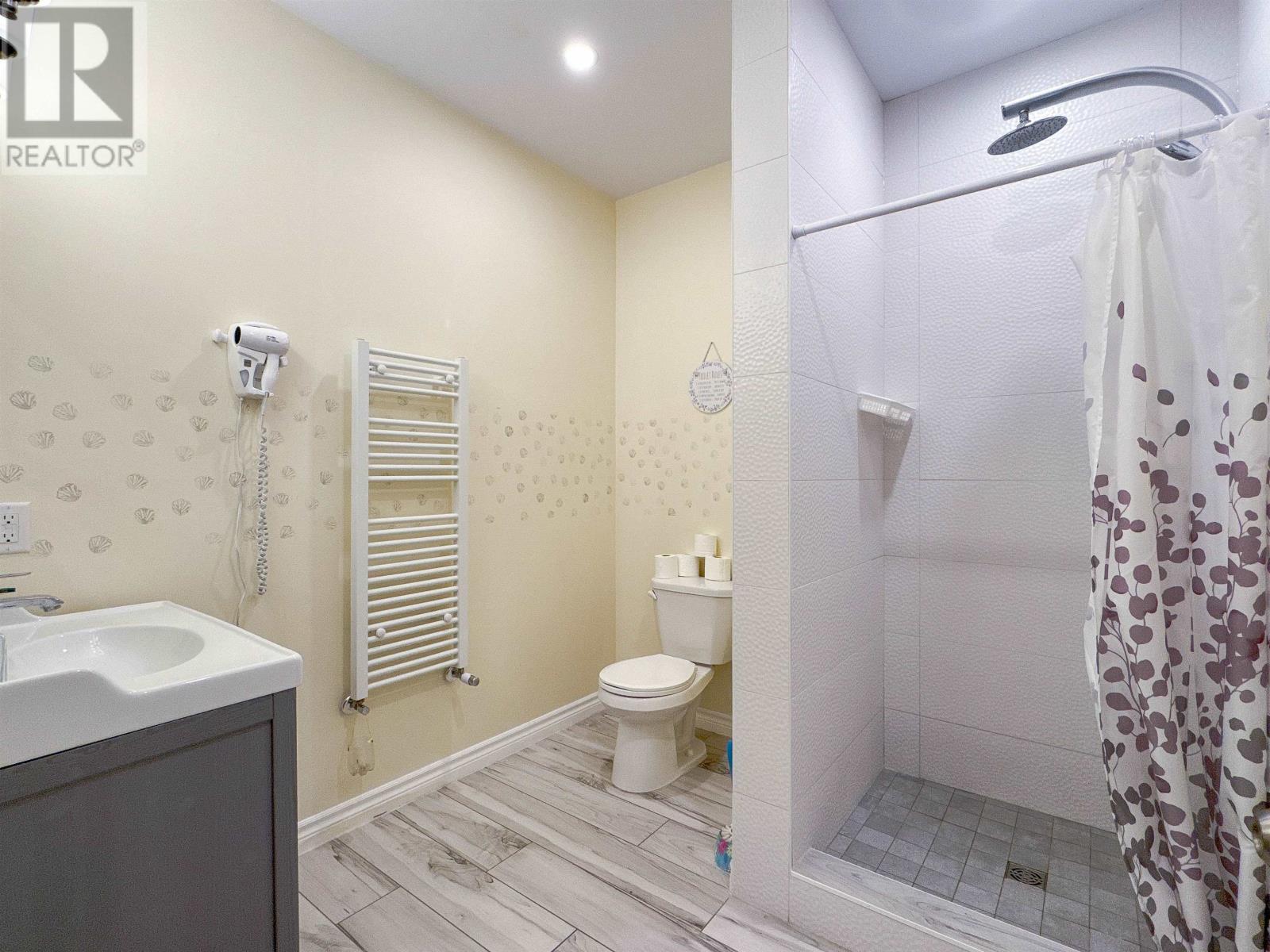 23 PAGET CRESCENT - 40