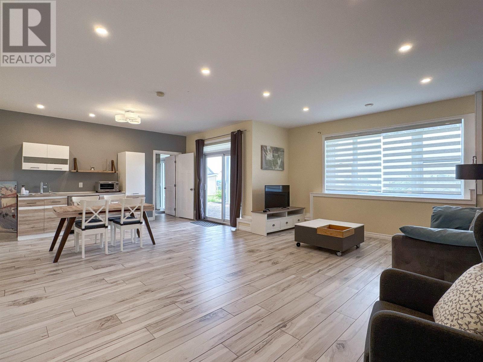 23 PAGET CRESCENT - 45