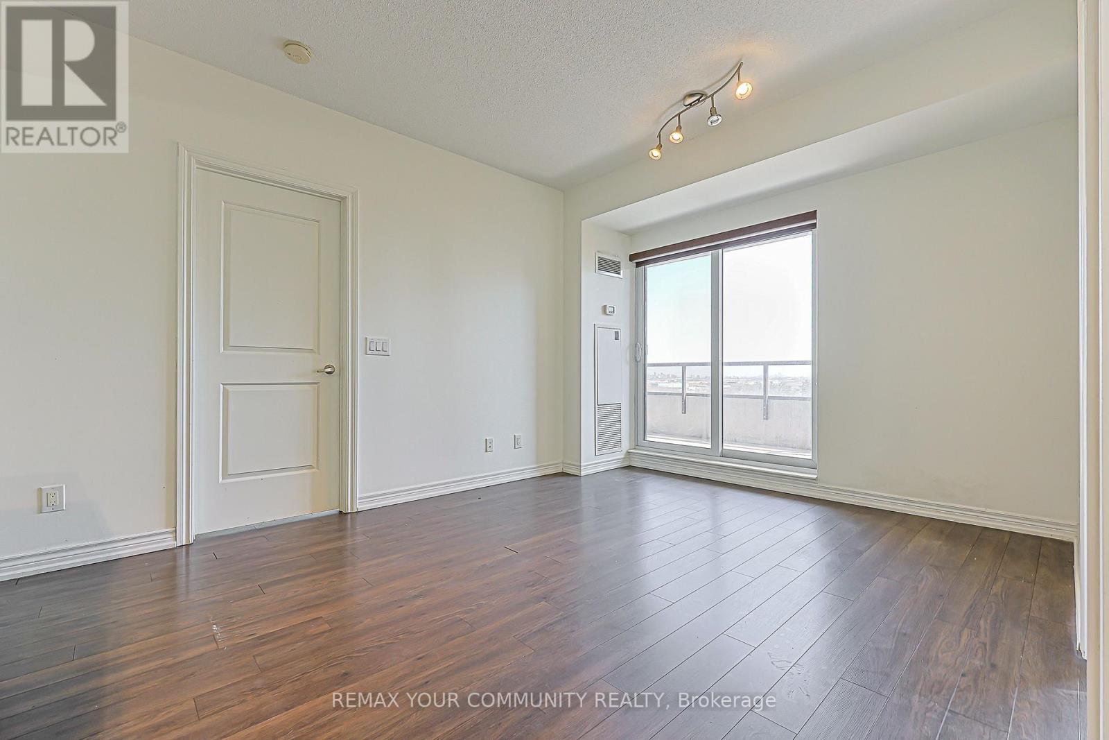 #1007 9245 JANE STREET - 11