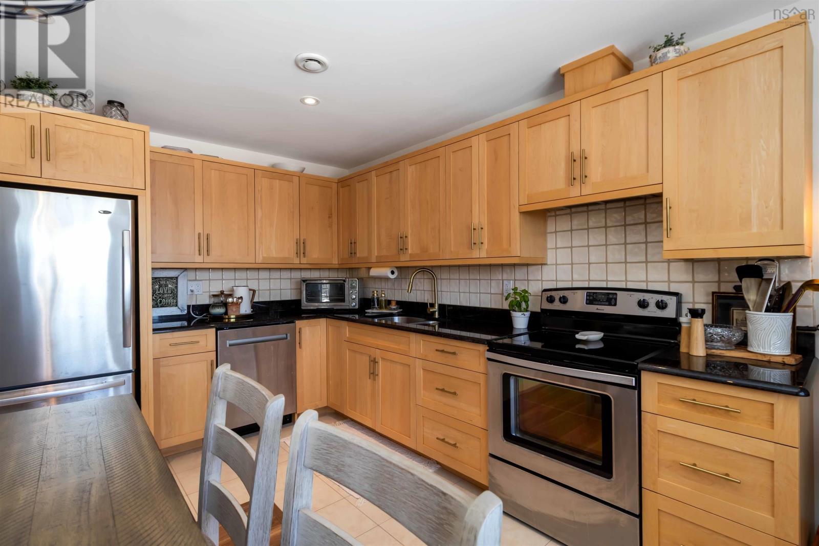 #4 440 UPPER BLANDFORD ROAD - 22