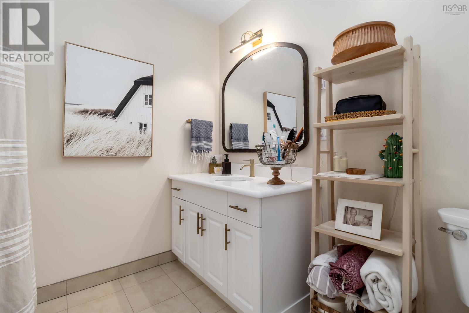 #4 440 UPPER BLANDFORD ROAD - 31