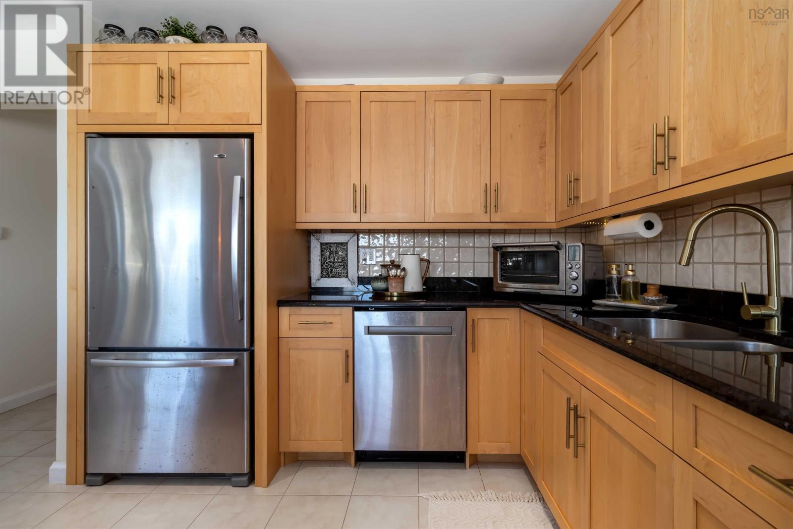 #4 440 UPPER BLANDFORD ROAD - 23