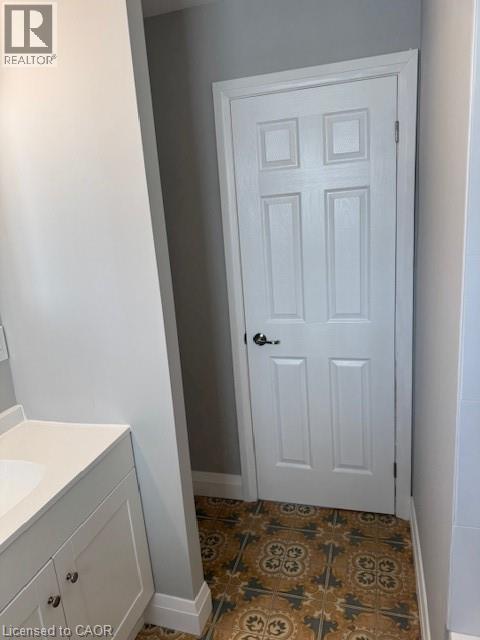 31 ADAIR Avenue - 24