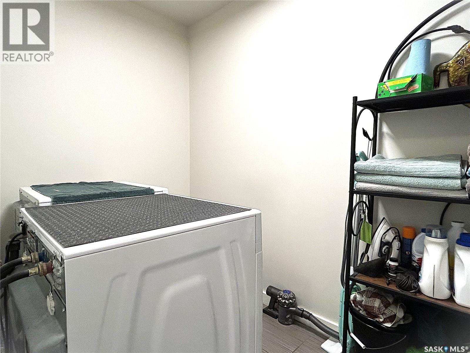 #1603 1015 PATRICK CRESCENT - 25