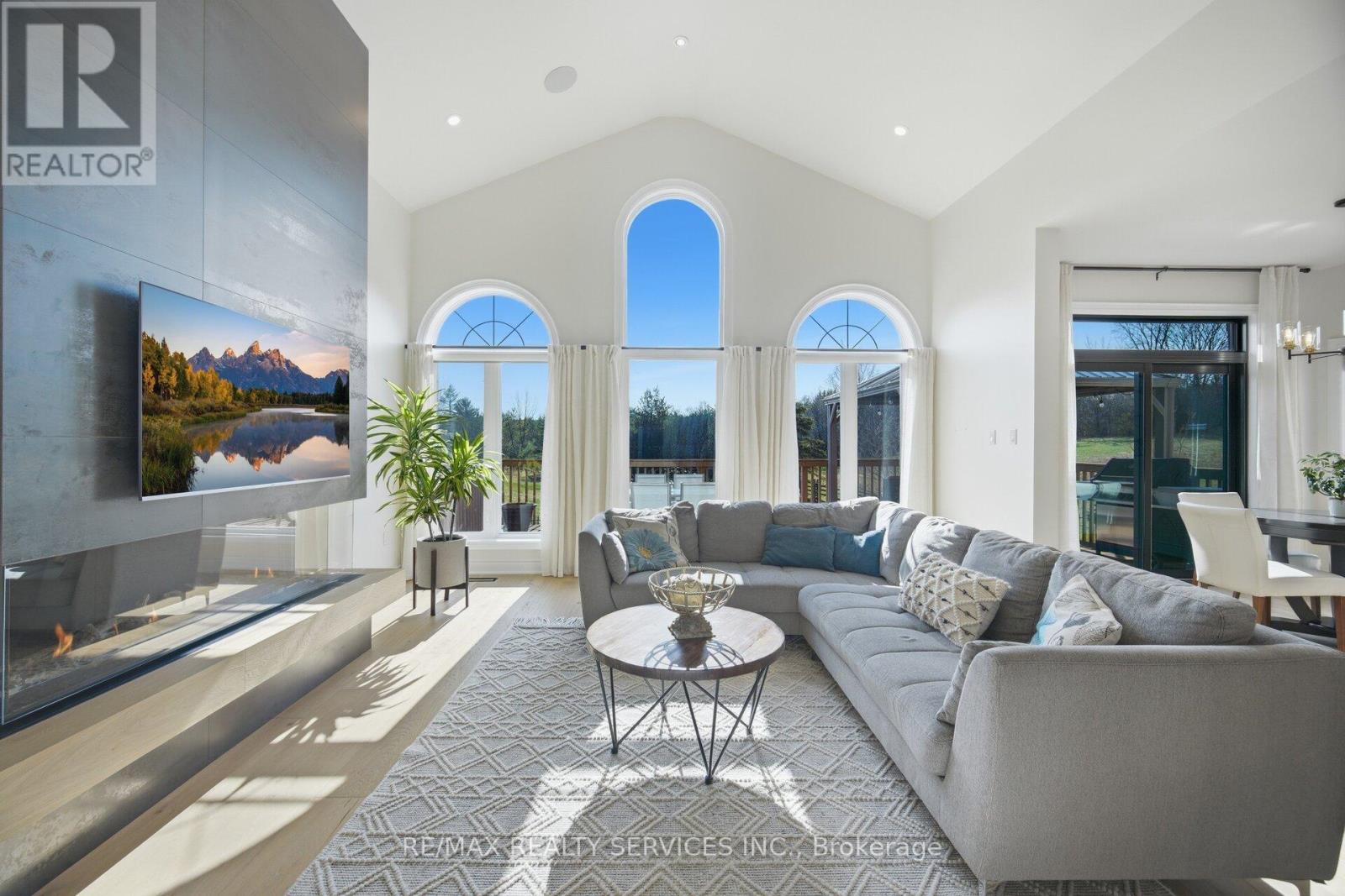 34 ISABELLA STREET - 16