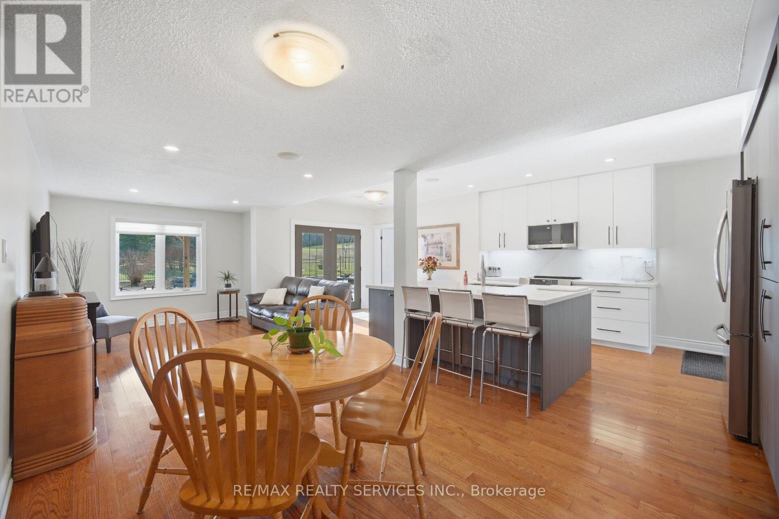 34 ISABELLA STREET - 37