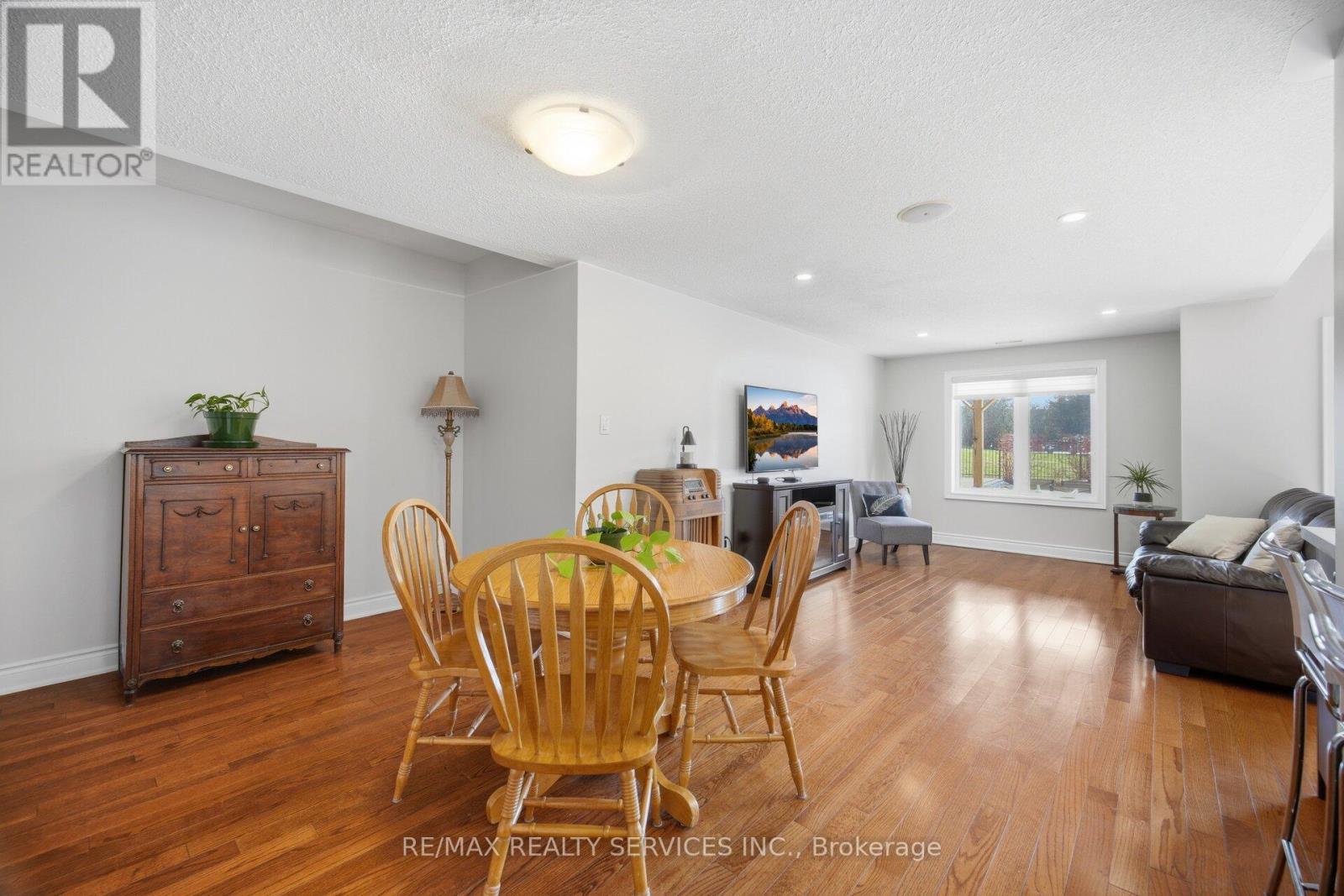 34 ISABELLA STREET - 40