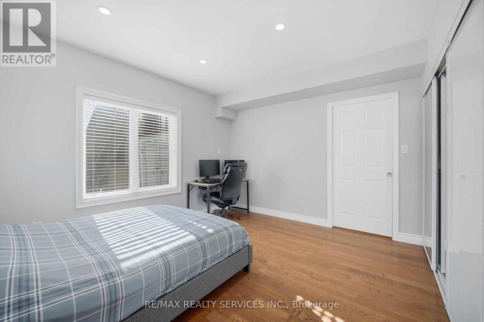 34 ISABELLA STREET - 45