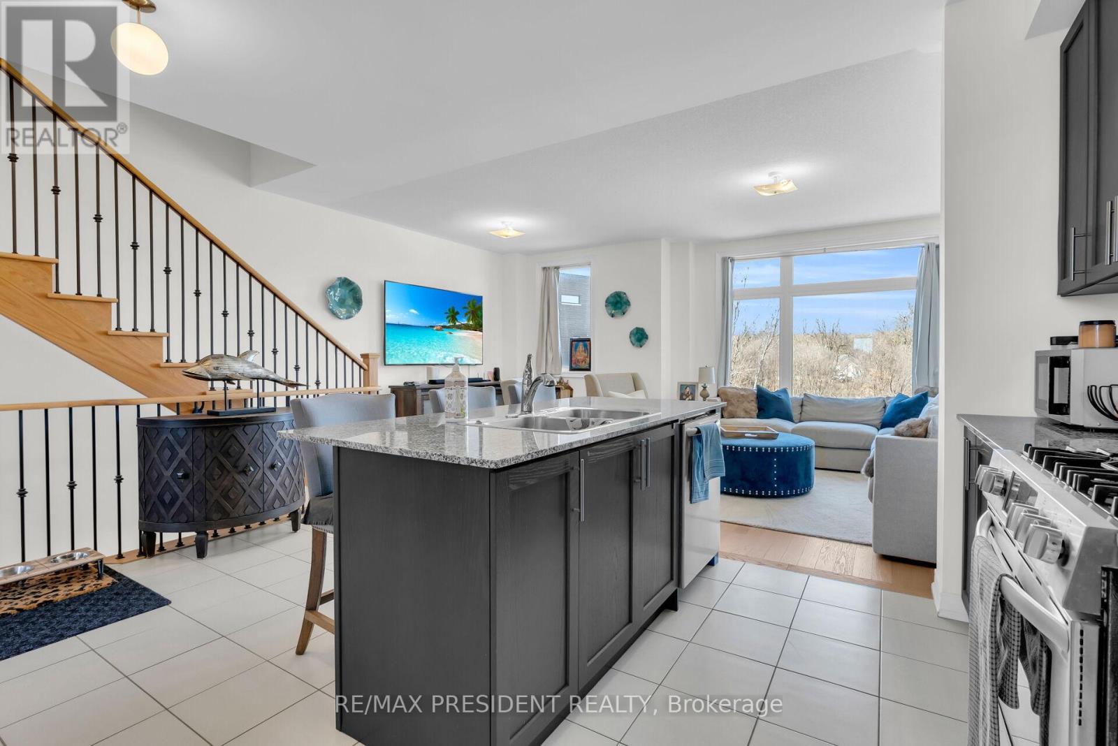 40 QUEENPOST DRIVE - 17