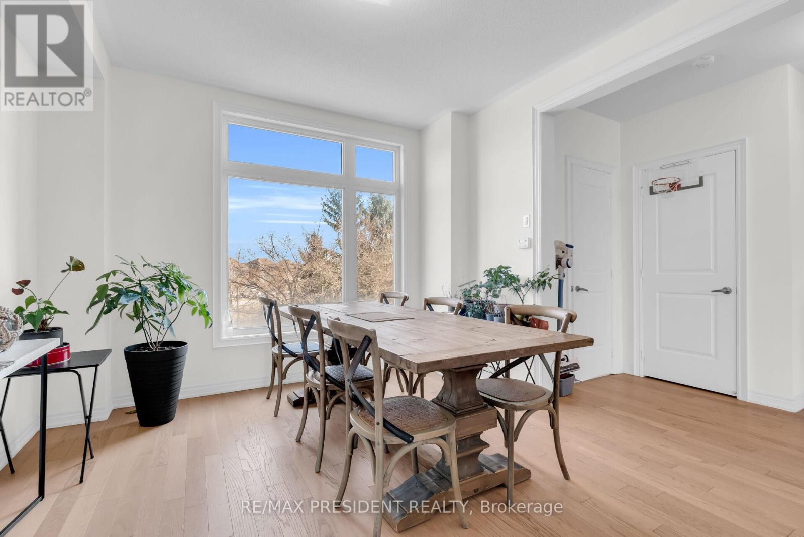 40 QUEENPOST DRIVE - 19
