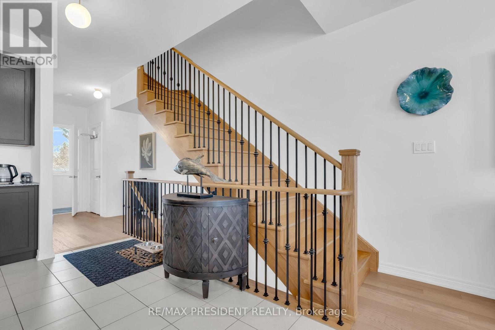 40 QUEENPOST DRIVE - 26