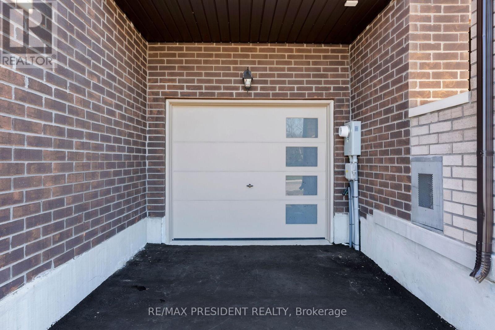 40 QUEENPOST DRIVE - 5