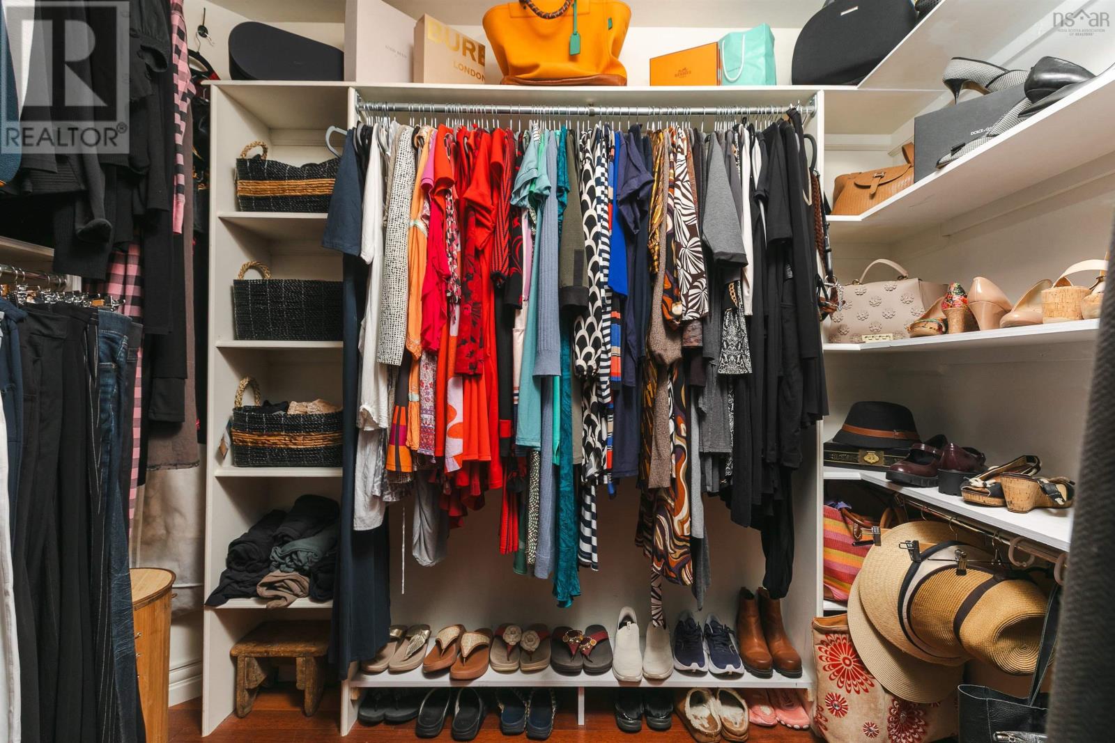 Property 28 of 51 of 390 Gleneagles Drive