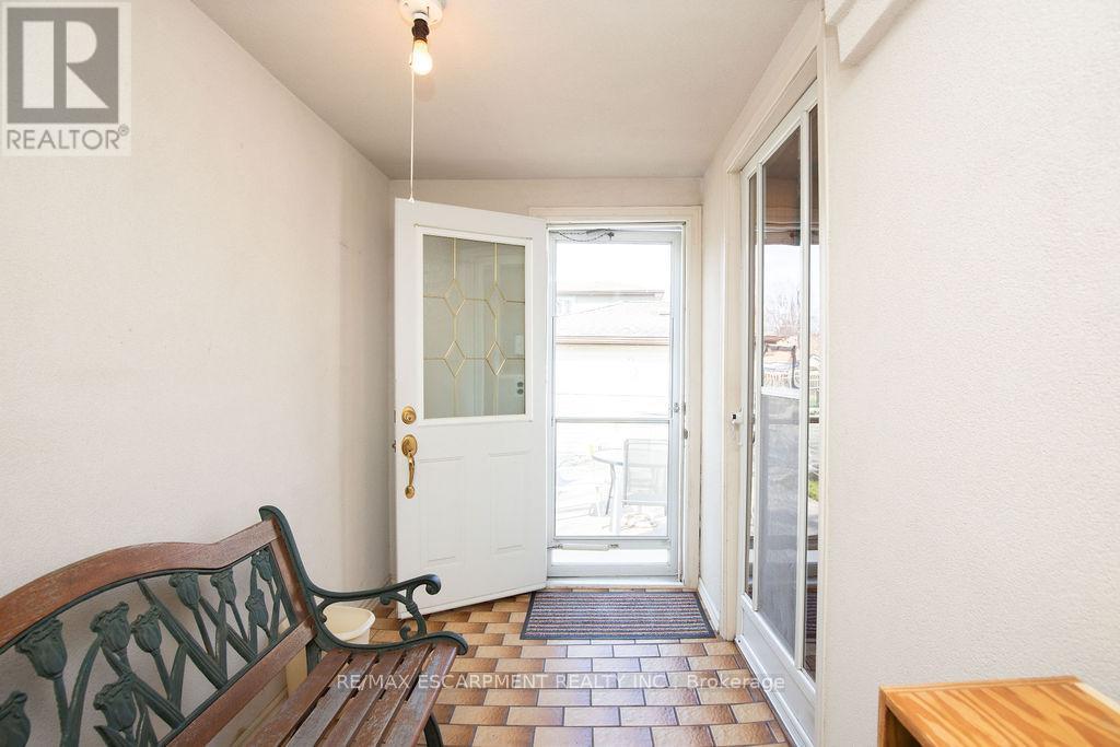 91 PEARL STREET N - 11