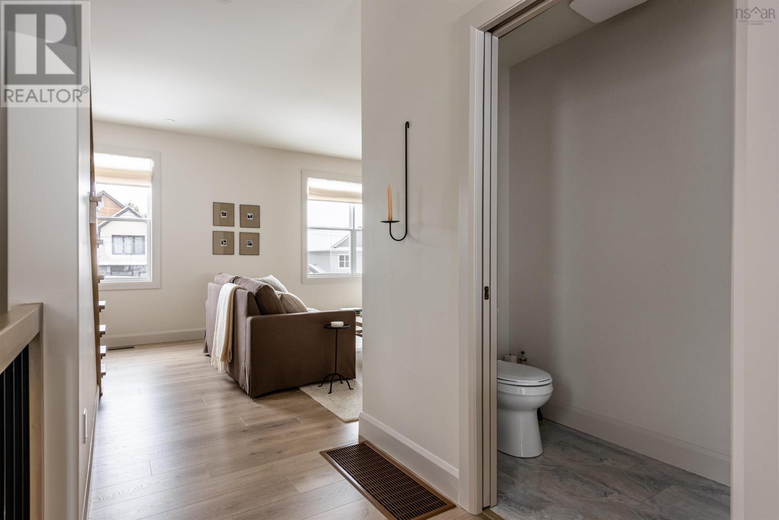 Property 14 of 38 of 54 Pearlgarden Close