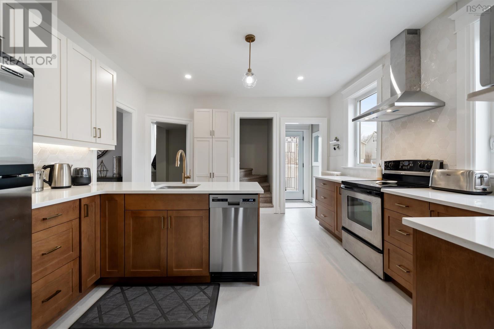 Property 18 of 49 of 236 Abercrombie Road