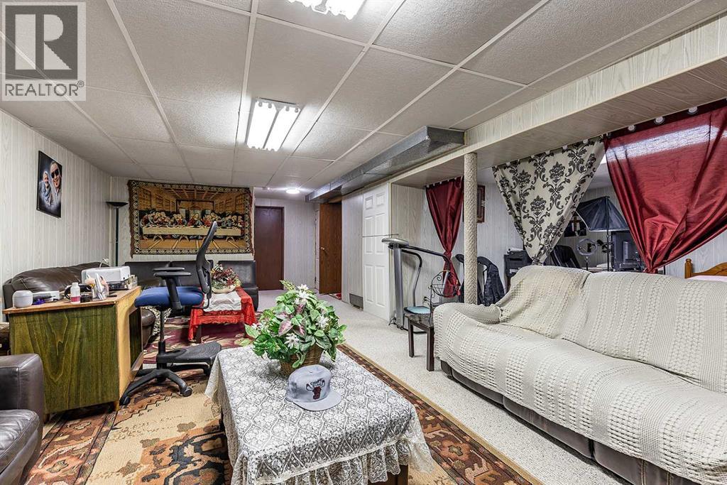 
          88 Clelland Crescent Southeast
            <br/>
            <span>Medicine Hat</span>
            , 
            <span>AB</span>
             <span>T1B1M9</span>
         - Photo 17