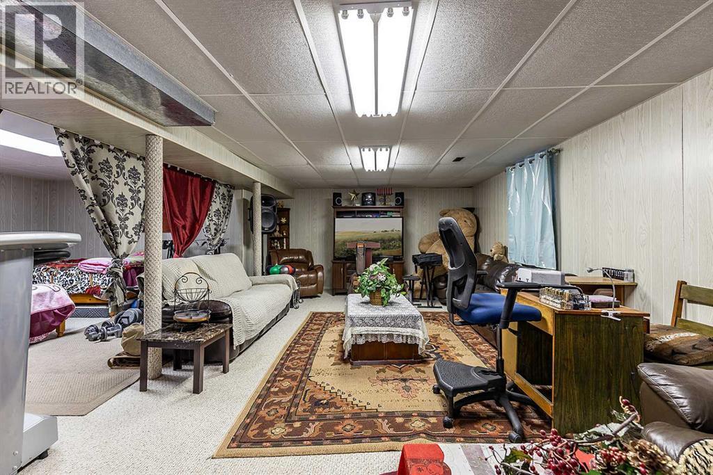 
          88 Clelland Crescent Southeast
            <br/>
            <span>Medicine Hat</span>
            , 
            <span>AB</span>
             <span>T1B1M9</span>
         - Photo 29