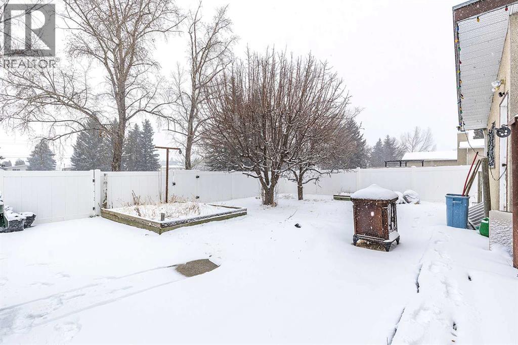 
          88 Clelland Crescent Southeast
            <br/>
            <span>Medicine Hat</span>
            , 
            <span>AB</span>
             <span>T1B1M9</span>
         - Photo 35