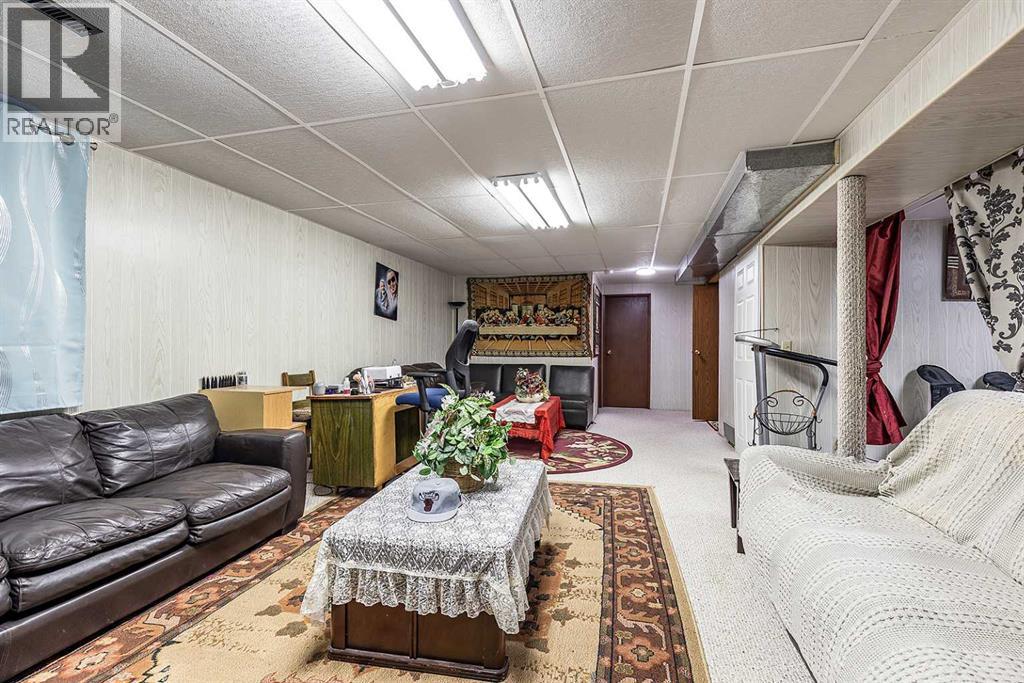 
          88 Clelland Crescent Southeast
            <br/>
            <span>Medicine Hat</span>
            , 
            <span>AB</span>
             <span>T1B1M9</span>
         - Photo 38