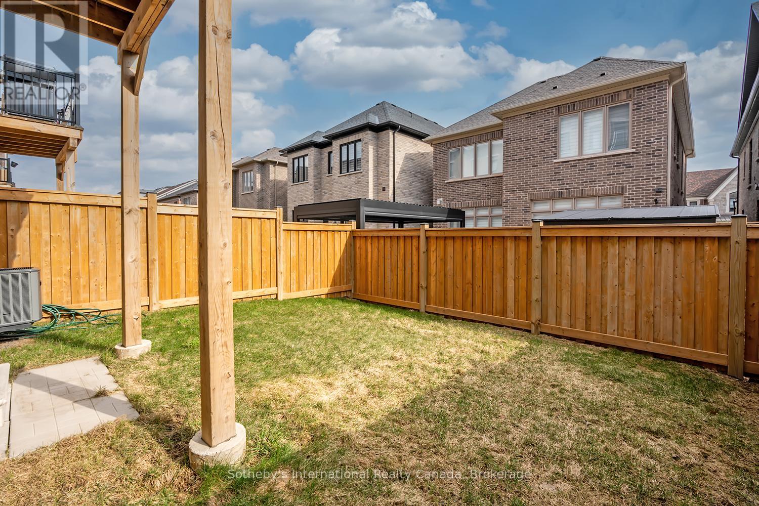 1492 YELLOW ROSE CIRCLE - 2