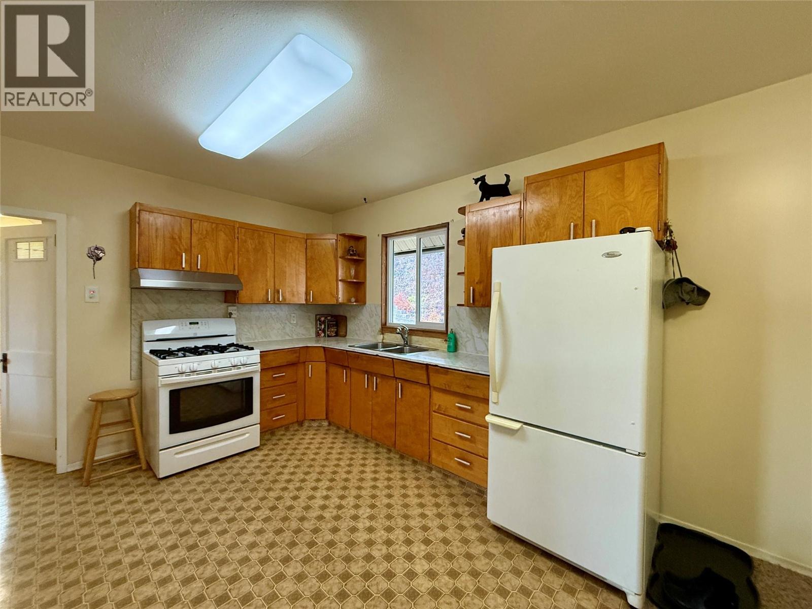 311 302ND AVENUE - 13