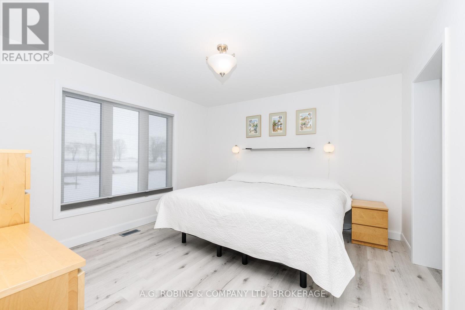 11716 LAKESHORE ROAD - 23