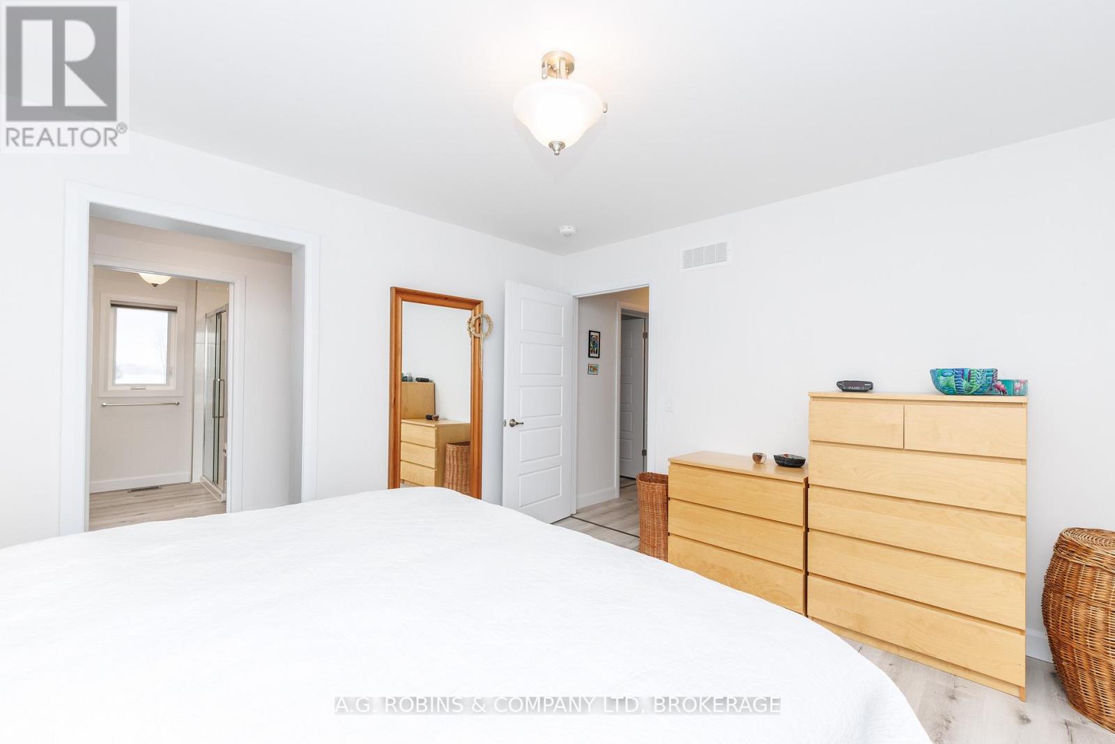 11716 LAKESHORE ROAD - 25