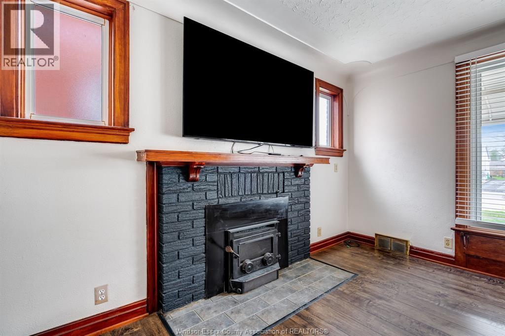 95 TWEEDSMUIR AVENUE East - 12