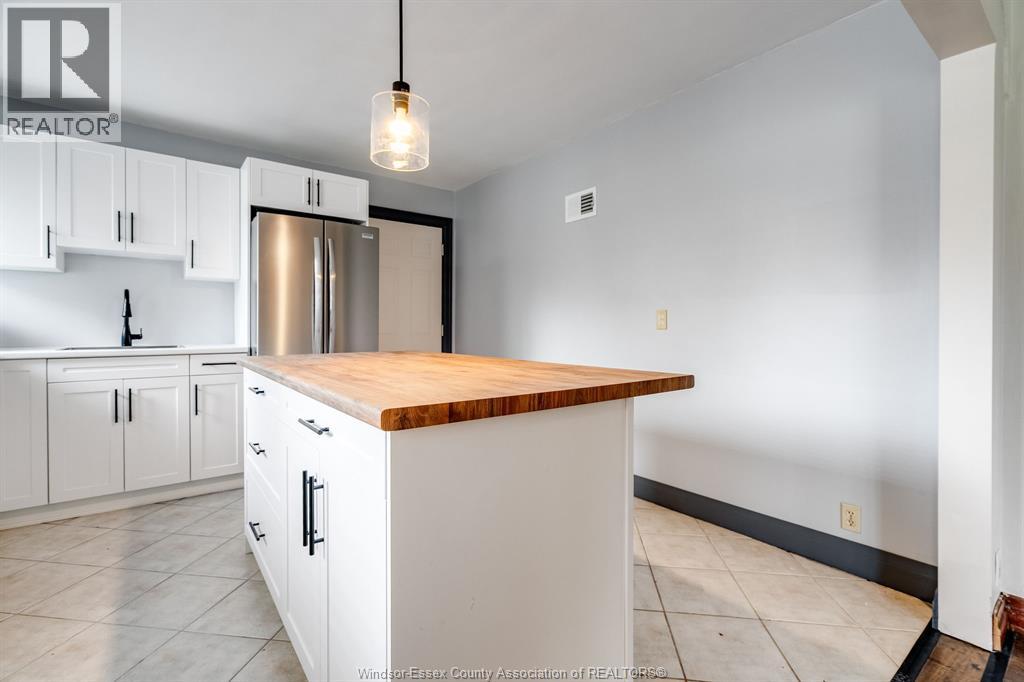 95 TWEEDSMUIR AVENUE East - 2