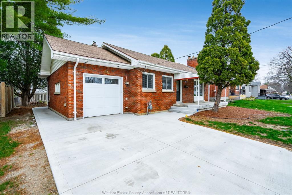 95 TWEEDSMUIR AVENUE East - 27
