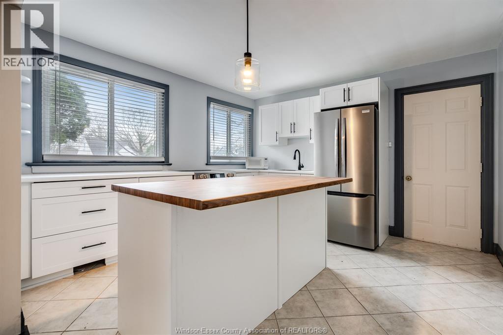 95 TWEEDSMUIR AVENUE East - 3
