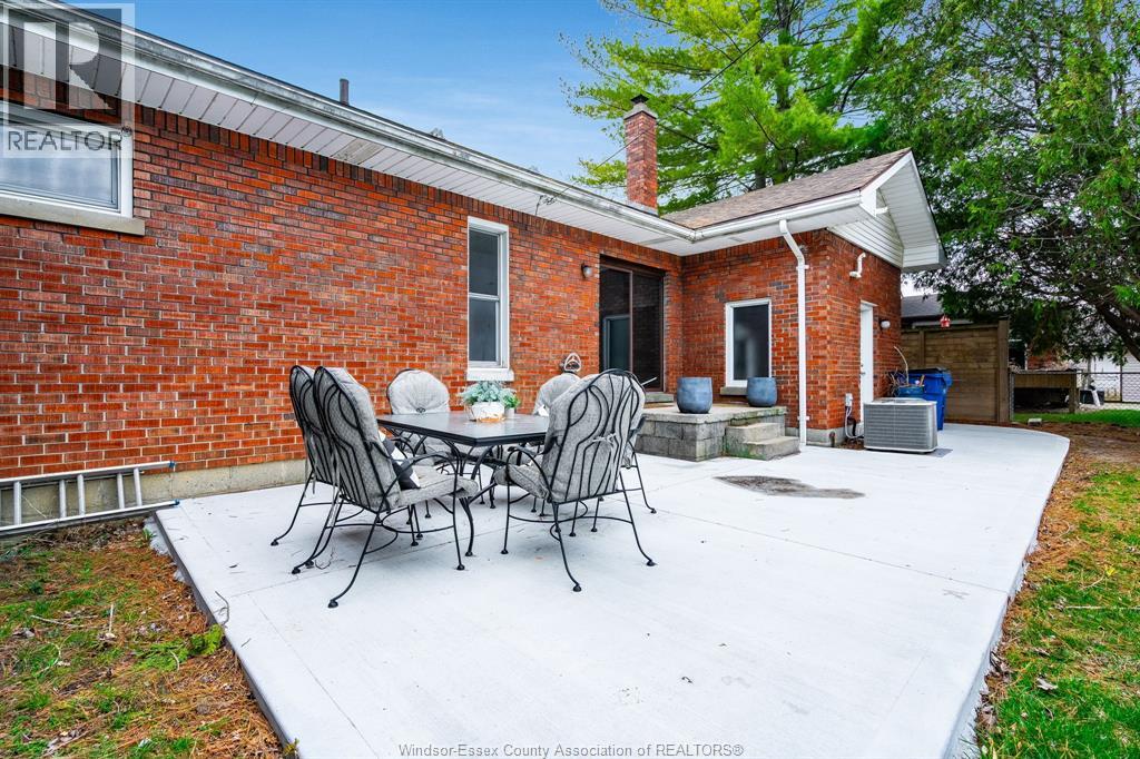 95 TWEEDSMUIR AVENUE East - 33