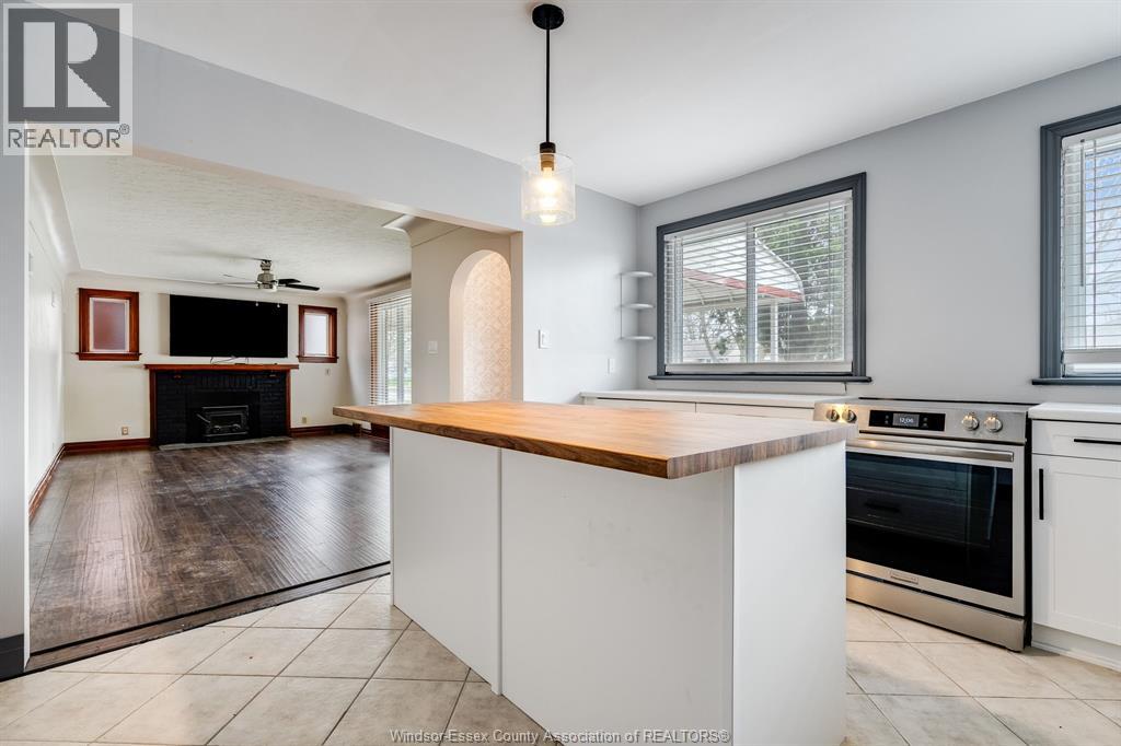 95 TWEEDSMUIR AVENUE East - 4