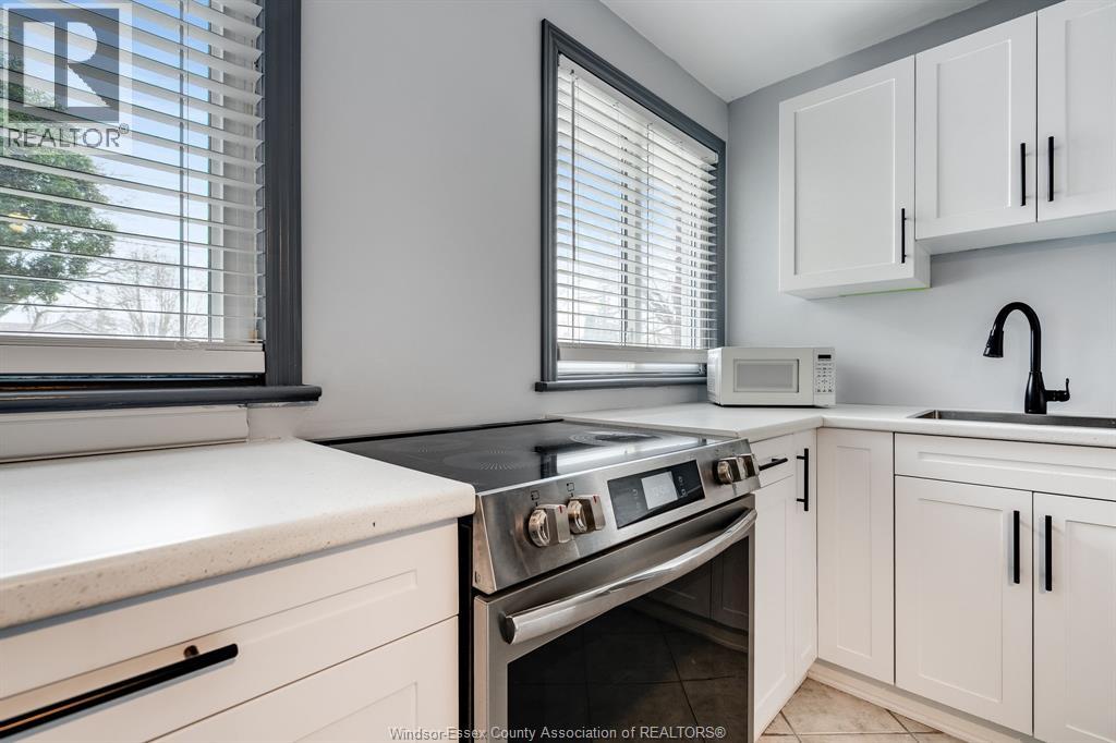 95 TWEEDSMUIR AVENUE East - 7