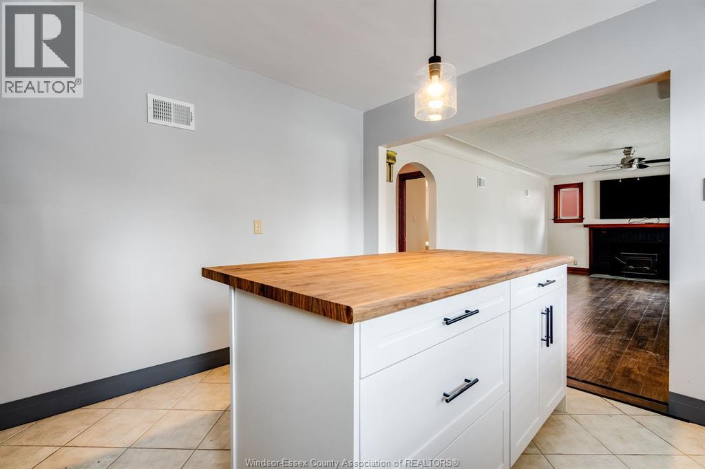95 TWEEDSMUIR AVENUE East - 8