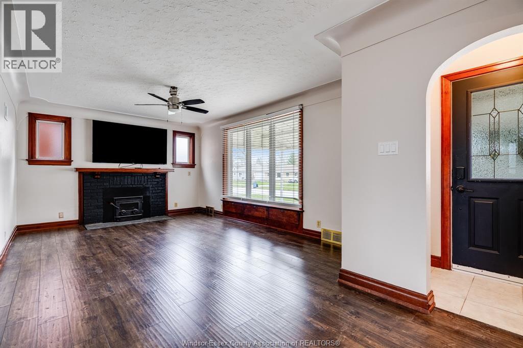95 TWEEDSMUIR AVENUE East - 9