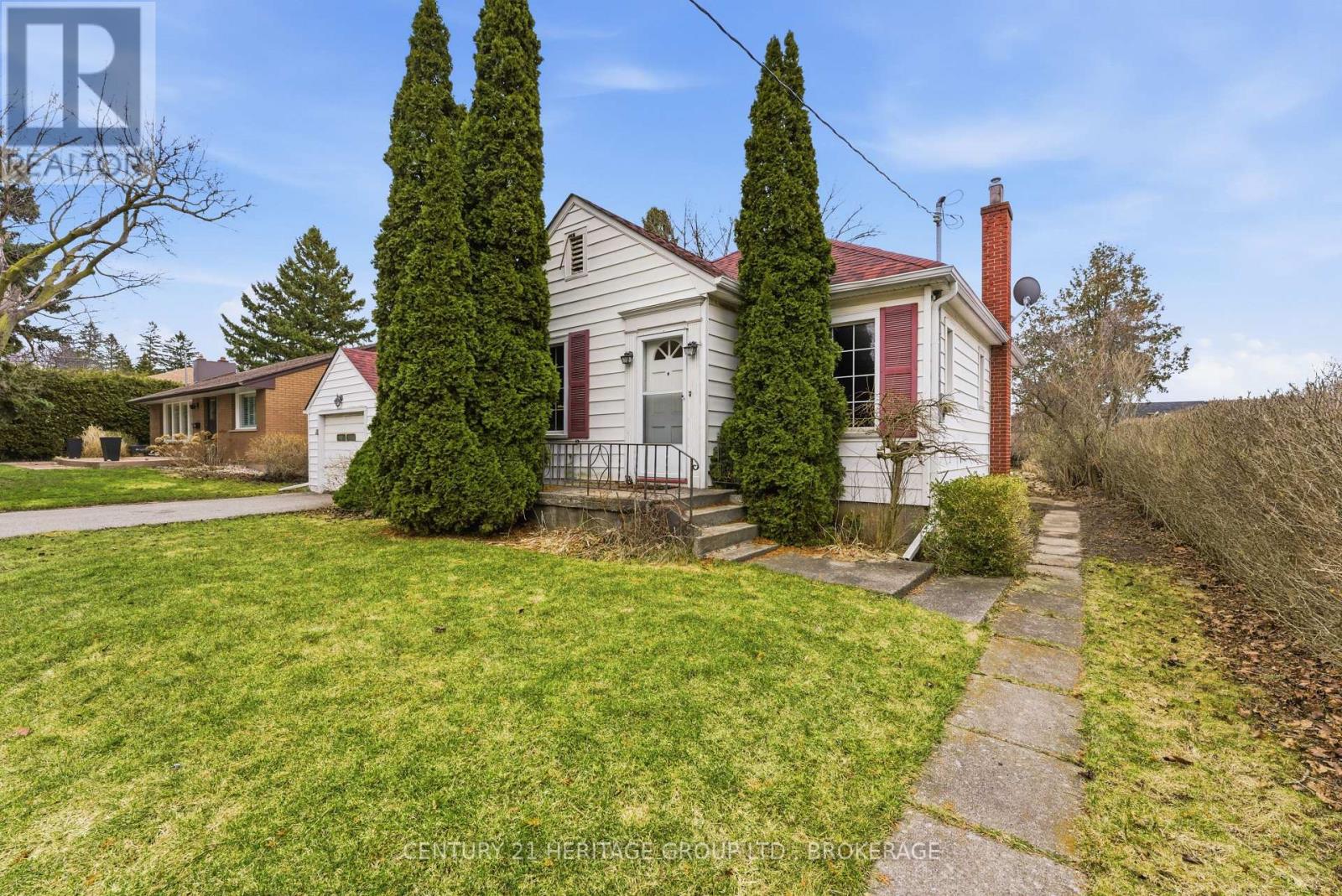 1033 KING STREET E - 1