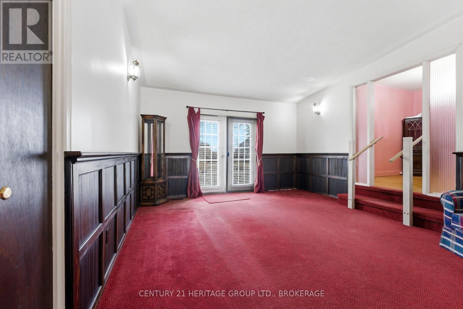 1033 KING STREET E - 10