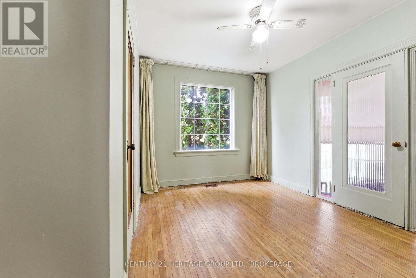 1033 KING STREET E - 14