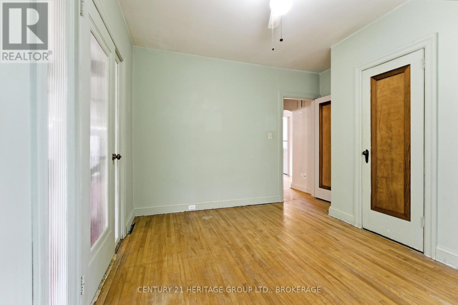 1033 KING STREET E - 15